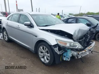 2011 Ford Taurus SEL z VIN 1FAHP2HW8BG151090, wystawiony jako IAAI lot #42132768 z przebiegiem 202 006 mil mil oraz . Historia ofert i sprzedaży dostępna na DreamBid. Obrazek 1.
