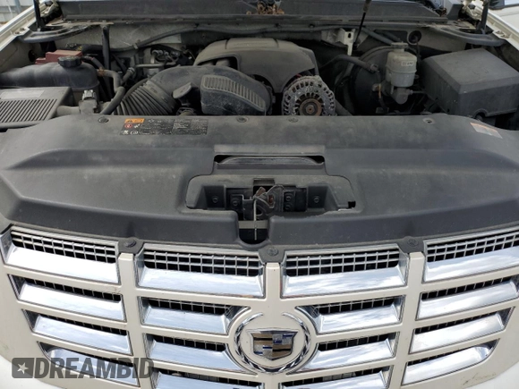 2011 Cadillac Escalade ESV Premium z VIN 1GYS4JEF6BR397965, wystawiony jako Copart lot #58963715 z przebiegiem 210 670 mil mil oraz Czysty tytuł • Clean title. Historia ofert i sprzedaży dostępna na DreamBid. Obrazek 12.