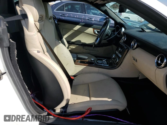 2016 Mercedes-Benz SLK 300 z VIN WDDPK3JA4GF124867, wystawiony jako Copart lot #72074294 z przebiegiem 55 792 mil mil oraz Szkoda całkowita • Salvage title. Historia ofert i sprzedaży dostępna na DreamBid. Obrazek 7.