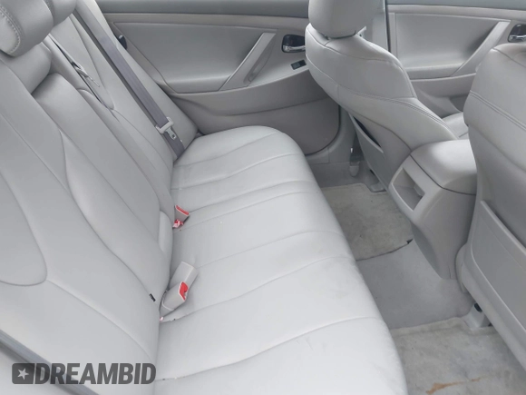 2008 Toyota Camry LE z VIN 4T1BE46K48U779901, wystawiony jako IAAI lot #42351250 z przebiegiem 44 784 mil mil oraz . Historia ofert i sprzedaży dostępna na DreamBid. Obrazek 8.