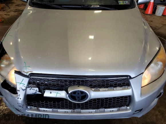 2010 Toyota RAV4 Limited с VIN JTMDF4DV4A5024934, выставлен на аукционе Copart как лот 59849895 с пробегом 219 214 миль миль и Списание • Salvage title. История ставок и продаж доступна на DreamBid. Изображение 11.