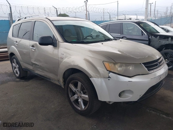 2008 Mitsubishi Outlander XLS with VIN JA4MS41X08Z011693, listed as a IAAI auction lot 42072843 with 288,760 mi miles. Bid and sale history available at carsss.com. Image 1.