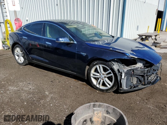2014 Tesla Model S 60 z VIN 5YJSA1H10EFP35319, wystawiony jako Copart lot #53868745 z przebiegiem 209 424 mil mil oraz Szkoda całkowita • Salvage title. Historia ofert i sprzedaży dostępna na DreamBid. Obrazek 4.