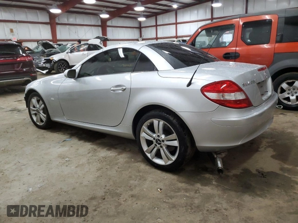 2008 Mercedes-Benz SLK 350 z VIN WDBWK56F08F180858, wystawiony jako Copart lot #43420175 z przebiegiem 142 194 mil mil oraz Szkoda całkowita • Salvage title. Historia ofert i sprzedaży dostępna na DreamBid. Obrazek 2.