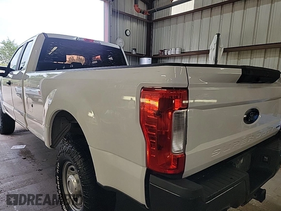 2019 Ford F-250 XL z VIN 1FT7X2B62KED87115, wystawiony jako IAAI lot #42404320 z przebiegiem 210 710 mil mil oraz . Historia ofert i sprzedaży dostępna na DreamBid. Obrazek 1.