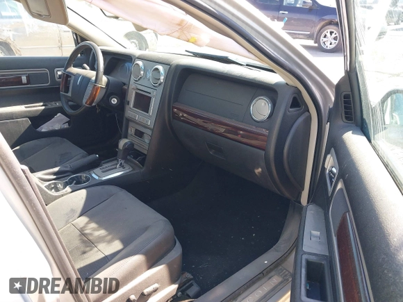2009 Lincoln MKZ with VIN 3LNHM26T39R605255, listed as a IAAI auction lot 38514339 with 93,700 mi miles and . Bid and sale history available at DreamBid. Image 5.