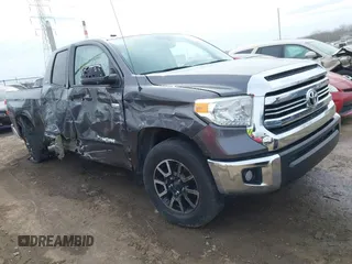 2017 Toyota Tundra SR z VIN 5TFUW5F11HX612613, wystawiony jako IAAI lot #41711066 z przebiegiem 129 840 mil mil oraz . Historia ofert i sprzedaży dostępna na DreamBid. Obrazek 1.