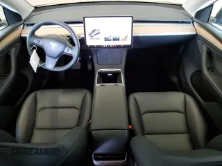 2024 Tesla Model Y Long Range z VIN 7SAYGDEE2RA246928, wystawiony jako Copart lot #60996035 z przebiegiem 19 266 mil mil oraz Szkoda całkowita • Salvage title. Historia ofert i sprzedaży dostępna na DreamBid. Obrazek 8.