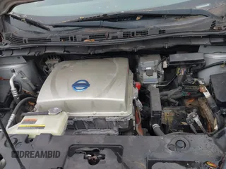 2015 Nissan LEAF SV with VIN 1N4AZ0CP2FC312093, listed as a IAAI auction lot 41658774 with 121,896 mi miles. Bid and sale history available at carsss.com. Image 10.