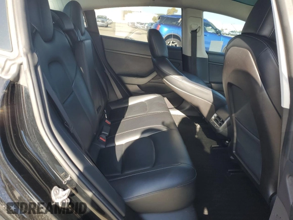 2019 Tesla Model 3 Mid Range z VIN 5YJ3E1EA8KF424584, wystawiony jako Copart lot #51331635 z przebiegiem 87 355 mil mil oraz Szkody całkowita. Historia ofert i sprzedaży dostępna na DreamBid. Obrazek 11.
