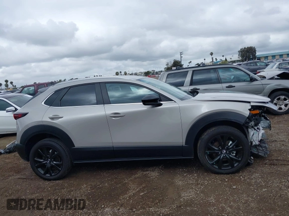 2024 Mazda CX-30 S Select Sport z VIN 3MVDMBBM3RM664352, wystawiony jako IAAI lot #42190340 z przebiegiem 10 068 mil mil oraz . Historia ofert i sprzedaży dostępna na DreamBid. Obrazek 14.