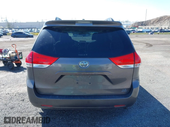 2011 Toyota Sienna LE with VIN 5TDJK3DC1BS016258, listed as a IAAI auction lot 41995140 with 200,903 mi miles. Bid and sale history available at carsss.com. Image 16.