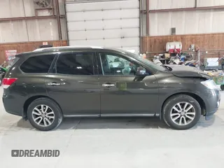 2016 Nissan Pathfinder Platinum with VIN 5N1AR2MM1GC601909, listed as a IAAI auction lot 42114650 with 151,423 mi miles. Bid and sale history available at carsss.com. Image 13.