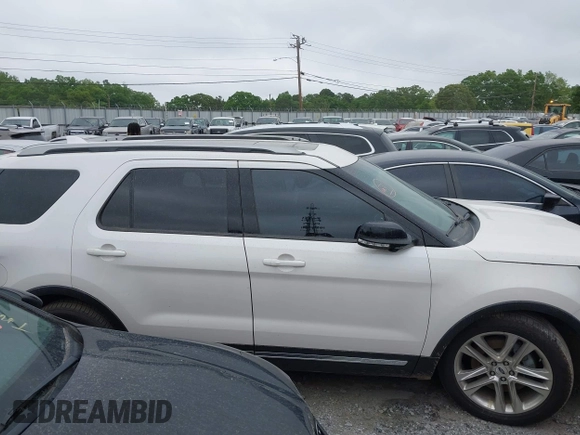 2016 Ford Explorer XLT with VIN 1FM5K7D83GGA82604, listed as a IAAI auction lot 42047962 with 198,270 mi miles and . Bid and sale history available at carsss.com. Image 13.