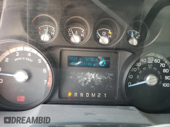 2012 Ford F-250 XL z VIN 1FDBF2A63CEA75803, wystawiony jako Copart lot #48637445 z przebiegiem 118 144 mil mil oraz Szkoda całkowita • Salvage title. Historia ofert i sprzedaży dostępna na DreamBid. Obrazek 9.