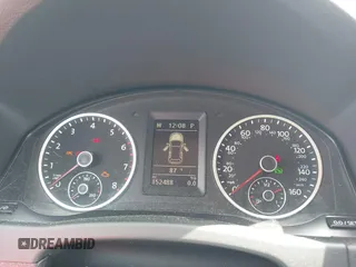 2015 Volkswagen Tiguan SE с VIN WVGAV7AX7FW510549, выставлен на аукционе IAAI как лот 42652715 с пробегом 152 488 миль миль и . История ставок и продаж доступна на DreamBid. Изображение 7.