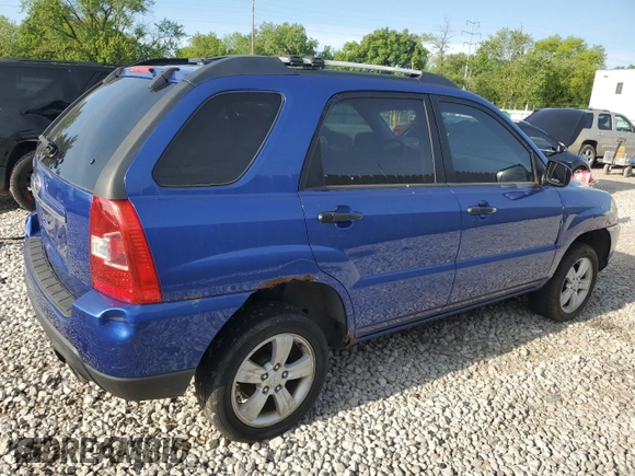2010 Kia Sportage LX z VIN KNDKG3A46A7722489, wystawiony jako Copart lot #57530485 z przebiegiem 258 368 mil mil oraz Czysty tytuł • Clean title. Historia ofert i sprzedaży dostępna na DreamBid. Obrazek 3.