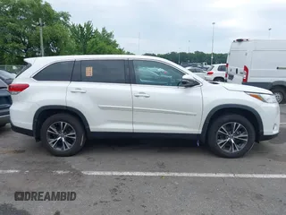 2019 Toyota Highlander LE with VIN 5TDBZRFH5KS929567, listed as a IAAI auction lot 42603356 with 40,368 mi miles and . Bid and sale history available at DreamBid. Image 13.