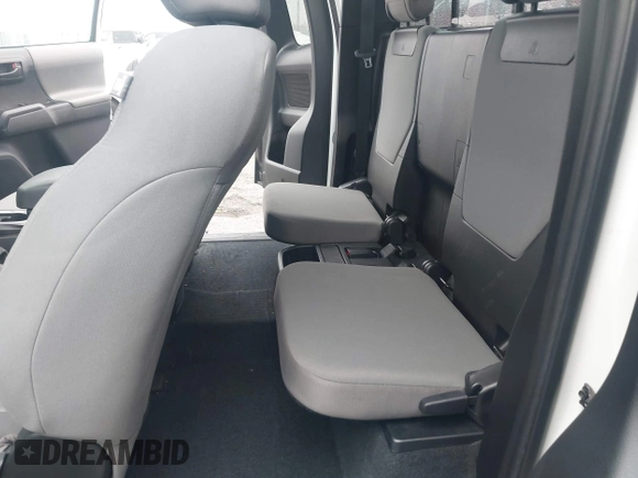 2023 Toyota Tacoma SR z VIN 3TYRZ5CN1PT037202, wystawiony jako IAAI lot #41896502 z przebiegiem 45 568 mil mil oraz . Historia ofert i sprzedaży dostępna na DreamBid. Obrazek 8.