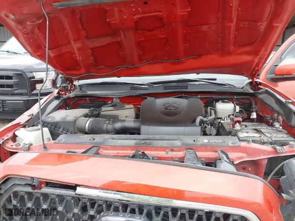 2018 Toyota Tacoma SR with VIN 3TMCZ5AN8JM175010, listed as a IAAI auction lot 41116090 with 151,769 mi miles. Bid and sale history available at carsss.com. Image 10.