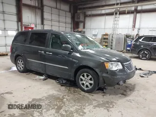 2012 Chrysler Town & Country Touring z VIN 2C4RC1BG2CR187413, wystawiony jako IAAI lot #41024051 z przebiegiem 144 480 mil mil oraz . Historia ofert i sprzedaży dostępna na DreamBid. Obrazek 1.