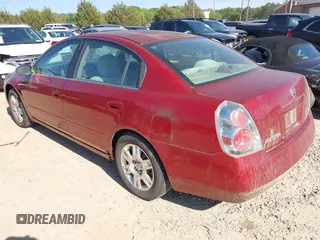 2005 Nissan Altima 2.5 S with VIN 1N4AL11D65N450982, listed as a IAAI auction lot 42018398 with 302,494 mi miles. Bid and sale history available at carsss.com. Image 3.