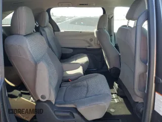 2022 Toyota Sienna LE с VIN 5TDKRKEC6NS077795, выставлен на аукционе Copart как лот 52788715 с пробегом 33 758 миль миль и Списание • Salvage title. История ставок и продаж доступна на DreamBid. Изображение 11.