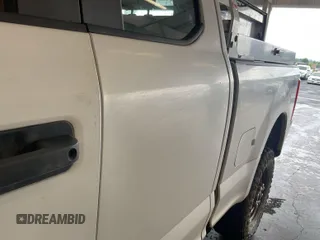 2019 Ford F-250 XL z VIN 1FT7X2B64KEC60947, wystawiony jako IAAI lot #42674456 z przebiegiem 117 379 mil mil oraz . Historia ofert i sprzedaży dostępna na DreamBid. Obrazek 22.