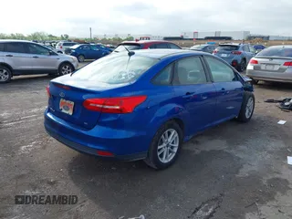 2018 Ford Focus SE z VIN 1FADP3F2XJL293337, wystawiony jako IAAI lot #42121294 z przebiegiem 71 241 mil mil oraz . Historia ofert i sprzedaży dostępna na DreamBid. Obrazek 4.