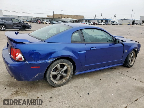 2004 Ford Mustang GT Deluxe z VIN 1FAFP42X74F232580, wystawiony jako Copart lot #55434075 z przebiegiem 83 948 mil mil oraz Szkoda całkowita • Salvage title. Historia ofert i sprzedaży dostępna na DreamBid. Obrazek 3.