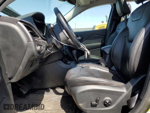 2019 Jeep Cherokee Limited z VIN 1C4PJMDN7KD179111, wystawiony jako Copart lot #55577595 z przebiegiem 104 392 mil mil oraz Szkoda całkowita • Salvage title. Historia ofert i sprzedaży dostępna na DreamBid. Obrazek 7.