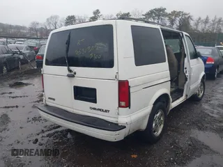 2005 Chevrolet Astro with VIN 1GNDM19X15B103412, listed as a IAAI auction lot 41872034 with Not Provided miles. Bid and sale history available at carsss.com. Image 4.