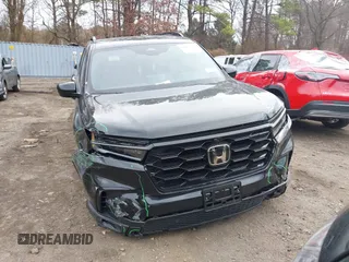 2025 Honda Pilot Black Edition with VIN 5FNYG1H92SB023629, listed as a IAAI auction lot 40957146 with 2,992 mi miles. Bid and sale history available at carsss.com. Image 6.