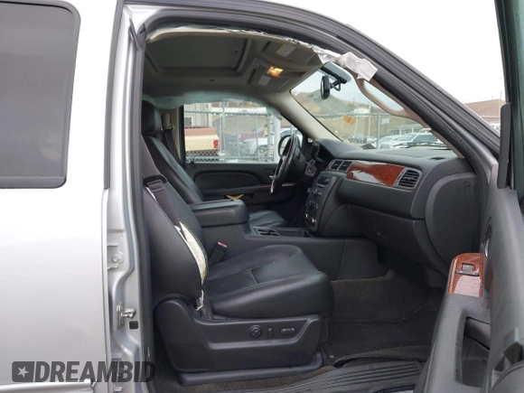 2013 GMC Yukon SLT with VIN 1GKS2CE07DR315820, listed as a IAAI auction lot 41653433 with 137,491 mi miles. Bid and sale history available at carsss.com. Image 5.