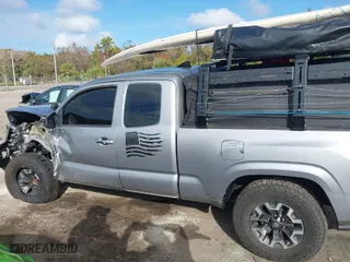 2018 Toyota Tacoma SR with VIN 5TFRX5GN6JX117009, listed as a IAAI auction lot 41195267 with 98,402 mi miles. Bid and sale history available at carsss.com. Image 13.