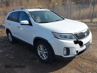 2014 Kia Sorento LX z VIN 5XYKT3A68EG441476, wystawiony jako IAAI lot #41808989 z przebiegiem 186 968 mil mil oraz . Historia ofert i sprzedaży dostępna na DreamBid. Obrazek 1.