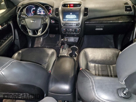 2014 Kia Sorento SX z VIN 5XYKWDA73EG444128, wystawiony jako Copart lot #58908875 z przebiegiem 189 141 mil mil oraz Czysty tytuł • Clean title. Historia ofert i sprzedaży dostępna na DreamBid. Obrazek 8.