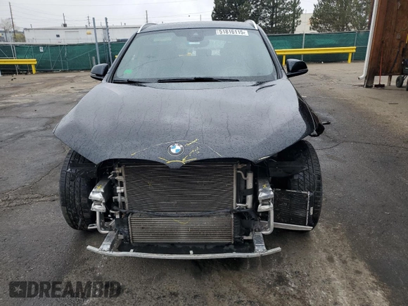 2021 BMW X1 xDrive28i z VIN WBXJG9C06M5T76049, wystawiony jako Copart lot #51816115 z przebiegiem 59 656 mil mil oraz Szkoda całkowita • Salvage title. Historia ofert i sprzedaży dostępna na DreamBid. Obrazek 5.