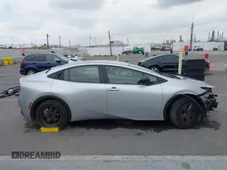 2024 Toyota Prius LE z VIN JTDACAAU2R3019020, wystawiony jako IAAI lot #42128983 z przebiegiem 42 049 mil mil oraz . Historia ofert i sprzedaży dostępna na DreamBid. Obrazek 14.