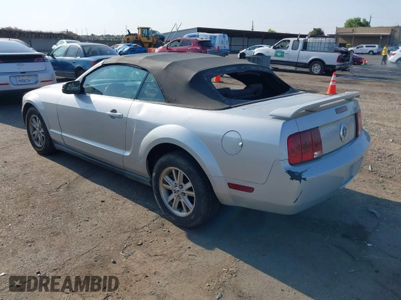 2006 Ford Mustang Standard с VIN 1ZVFT84N465102562, выставлен на аукционе IAAI как лот 42453410 с пробегом 142 098 миль миль и . История ставок и продаж доступна на DreamBid. Изображение 3.