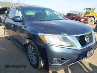 2014 Nissan Pathfinder SV with VIN 5N1AR2MM3EC674423, listed as a IAAI auction lot 41801189 with 184,156 mi miles. Bid and sale history available at carsss.com. Image 1.