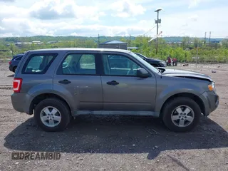 2009 Ford Escape XLS z VIN 1FMCU02709KC11692, wystawiony jako IAAI lot #42202890 z przebiegiem 155 243 mil mil oraz . Historia ofert i sprzedaży dostępna na DreamBid. Obrazek 13.