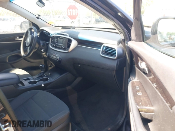 2017 Kia Sorento LX with VIN 5XYPG4A31HG264635, listed as a IAAI auction lot 42181056 with 163,493 mi miles and . Bid and sale history available at carsss.com. Image 5.