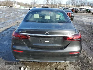 2022 Mercedes-Benz E 350 z VIN W1KZF8EB7NB038941, wystawiony jako Copart lot #45386235 z przebiegiem 13 318 mil mil oraz Szkoda całkowita • Salvage title. Historia ofert i sprzedaży dostępna na DreamBid. Obrazek 6.