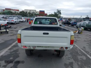 1992 Toyota Pickup z VIN 4TARN81A0NZ008256, wystawiony jako IAAI lot #41766264 z przebiegiem 278 220 mil mil oraz . Historia ofert i sprzedaży dostępna na DreamBid. Obrazek 16.