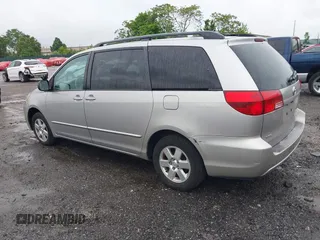 2005 Toyota Sienna CE z VIN 5TDZA23CX5S333767, wystawiony jako IAAI lot #42258278 z przebiegiem 154 299 mil mil oraz . Historia ofert i sprzedaży dostępna na DreamBid. Obrazek 3.