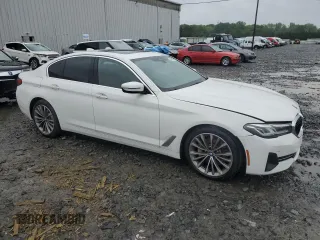 2021 BMW 5 Series 530i xDrive z VIN WBA13BJ03MCG98761, wystawiony jako Copart lot #56557135 z przebiegiem Nie podano mil oraz Szkoda całkowita • Salvage title. Historia ofert i sprzedaży dostępna na DreamBid. Obrazek 4.
