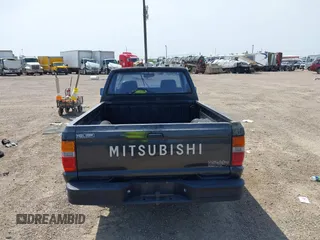 1992 Mitsubishi Mighty Max z VIN JA7FL24W9NP021503, wystawiony jako IAAI lot #41942559 z przebiegiem 162 088 mil mil oraz . Historia ofert i sprzedaży dostępna na DreamBid. Obrazek 16.