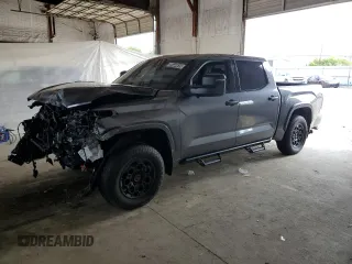 2023 Toyota Tundra TRD Pro Hybrid z VIN 5TFPC5DB6PX037571, wystawiony jako Copart lot #58344415 z przebiegiem 15 939 mil mil oraz Czysty tytuł • Clean title. Historia ofert i sprzedaży dostępna na DreamBid. Obrazek 1.