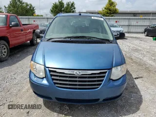 2005 Chrysler Town & Country Touring with VIN 2C4GP54L85R395604, listed as a Copart auction lot 65786054 with 235,271 mi miles and Salvage Title. Bid and sale history available at DreamBid. Image 5.